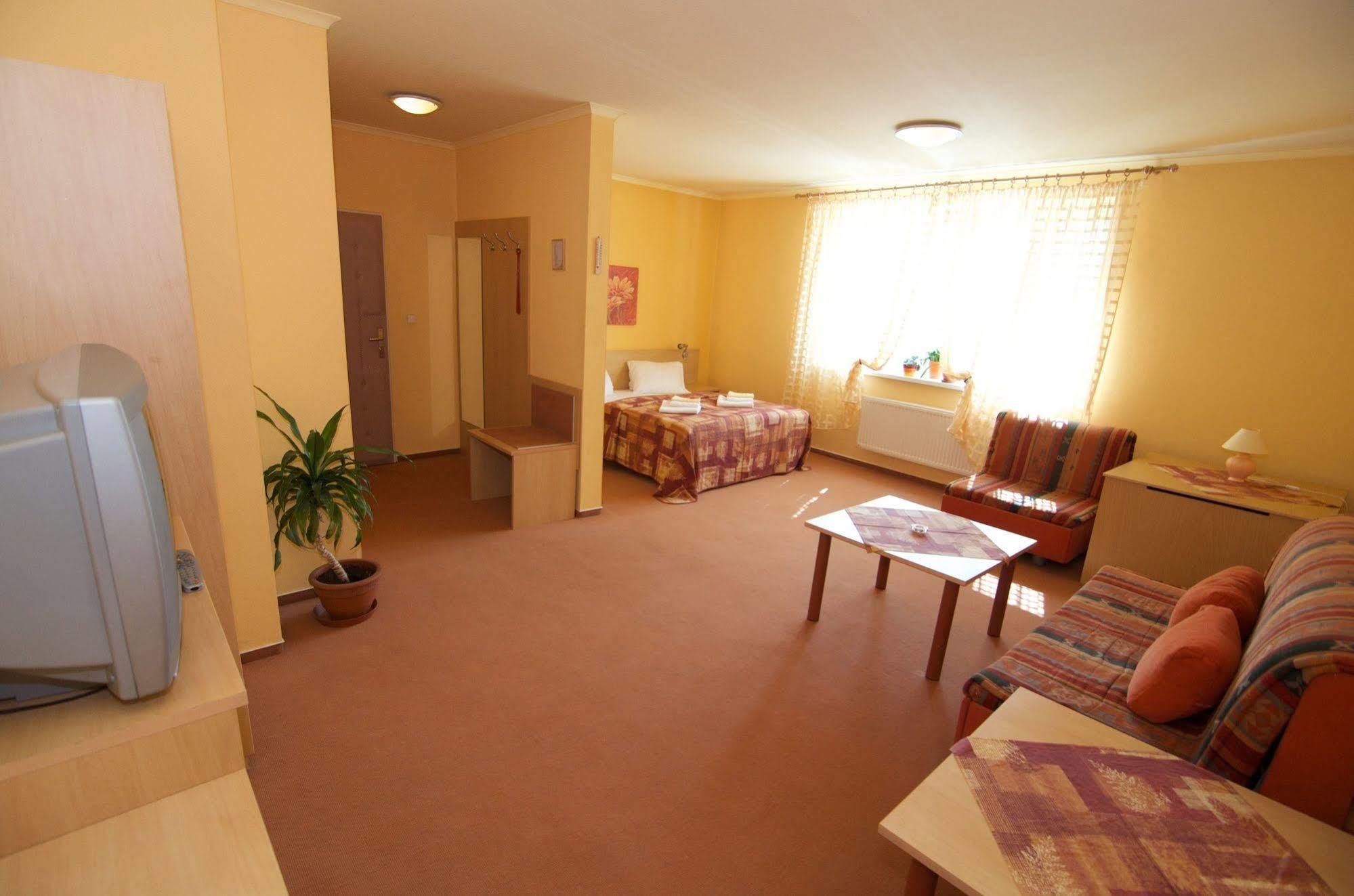 Hotel Steve Liptovský Mikuláš Exteriör bild