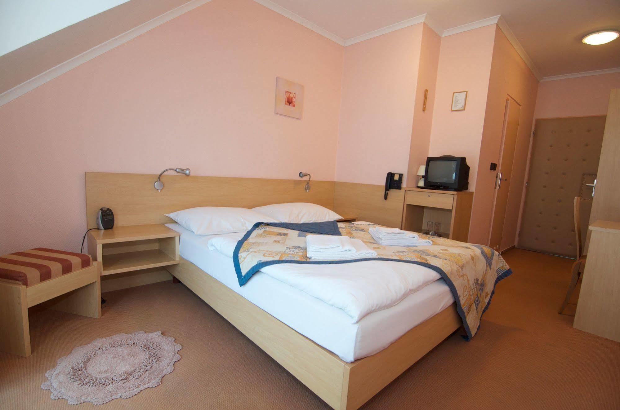 Hotel Steve Liptovský Mikuláš Exteriör bild